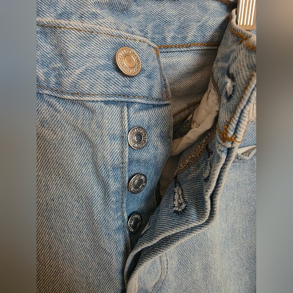 Levis 501 Original Cropped And Distressed Jeans 25x26 - Picture 3 of 8